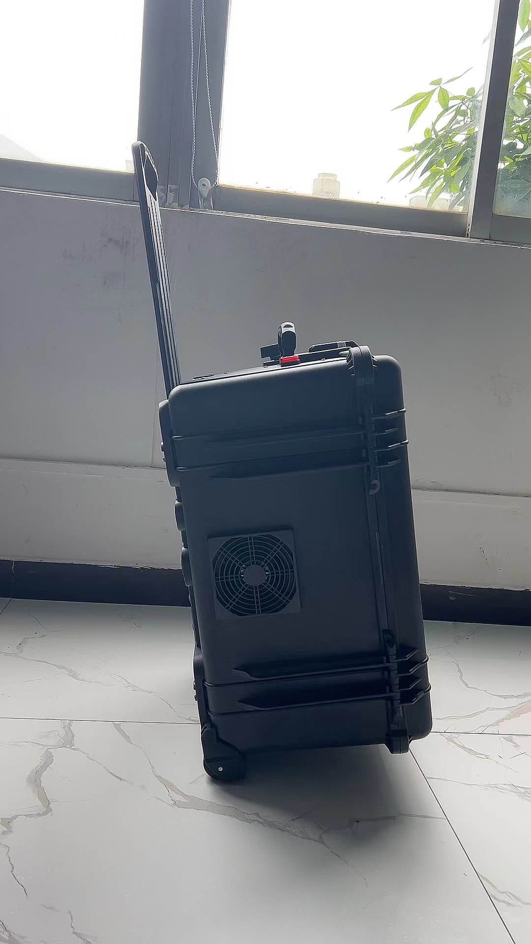 托克逊手拉箱型移动通信干扰器